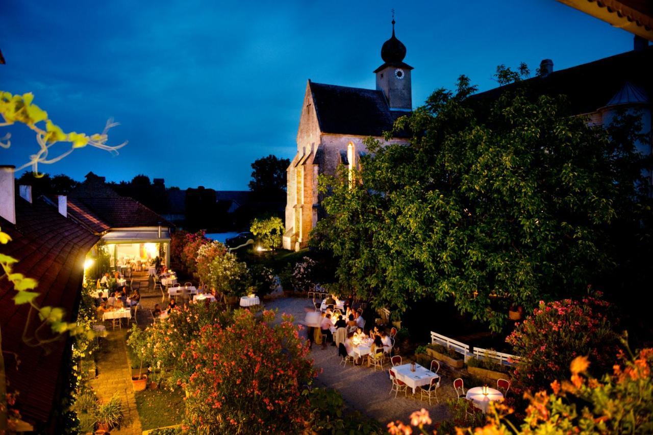 Gut Oberstockstall Hotel Kirchberg am Wagram Exterior photo