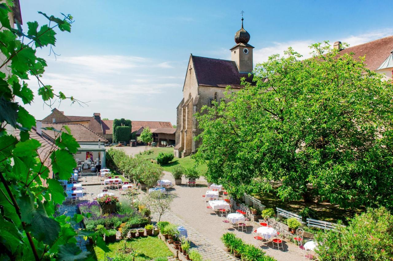 Gut Oberstockstall Hotel Kirchberg am Wagram Exterior photo