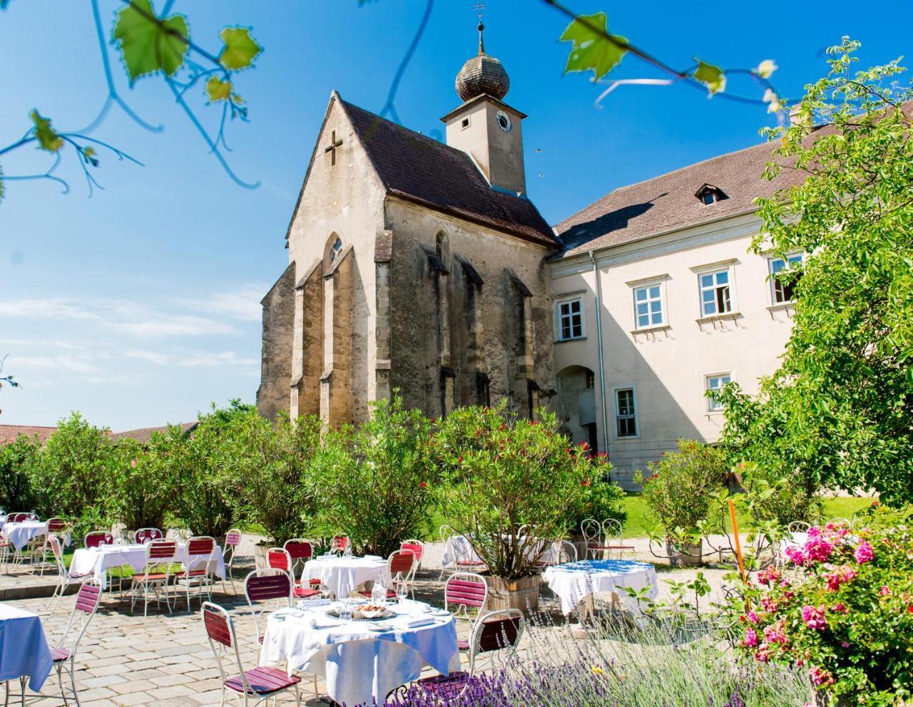 Gut Oberstockstall Hotel Kirchberg am Wagram Exterior photo